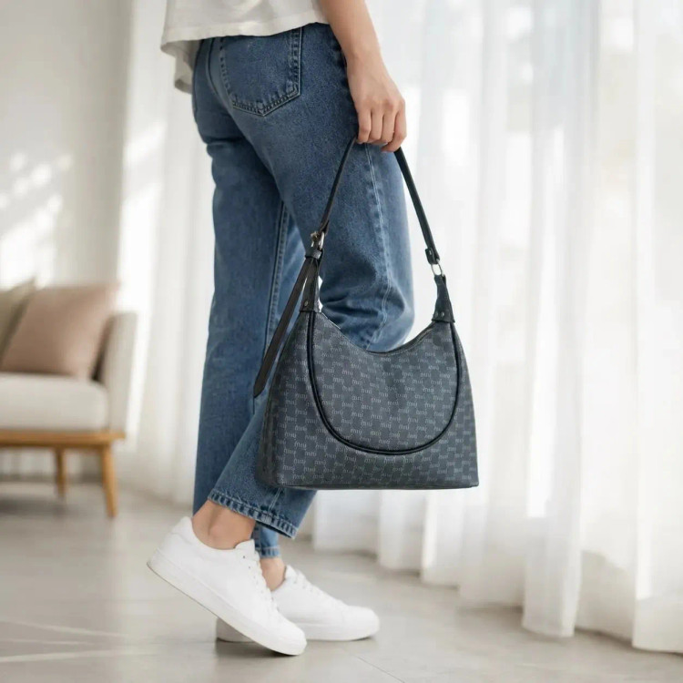 کیف زنانه پارچه ای روزمره و اسپرت ابعاد 30 در 20 سانتیمتر